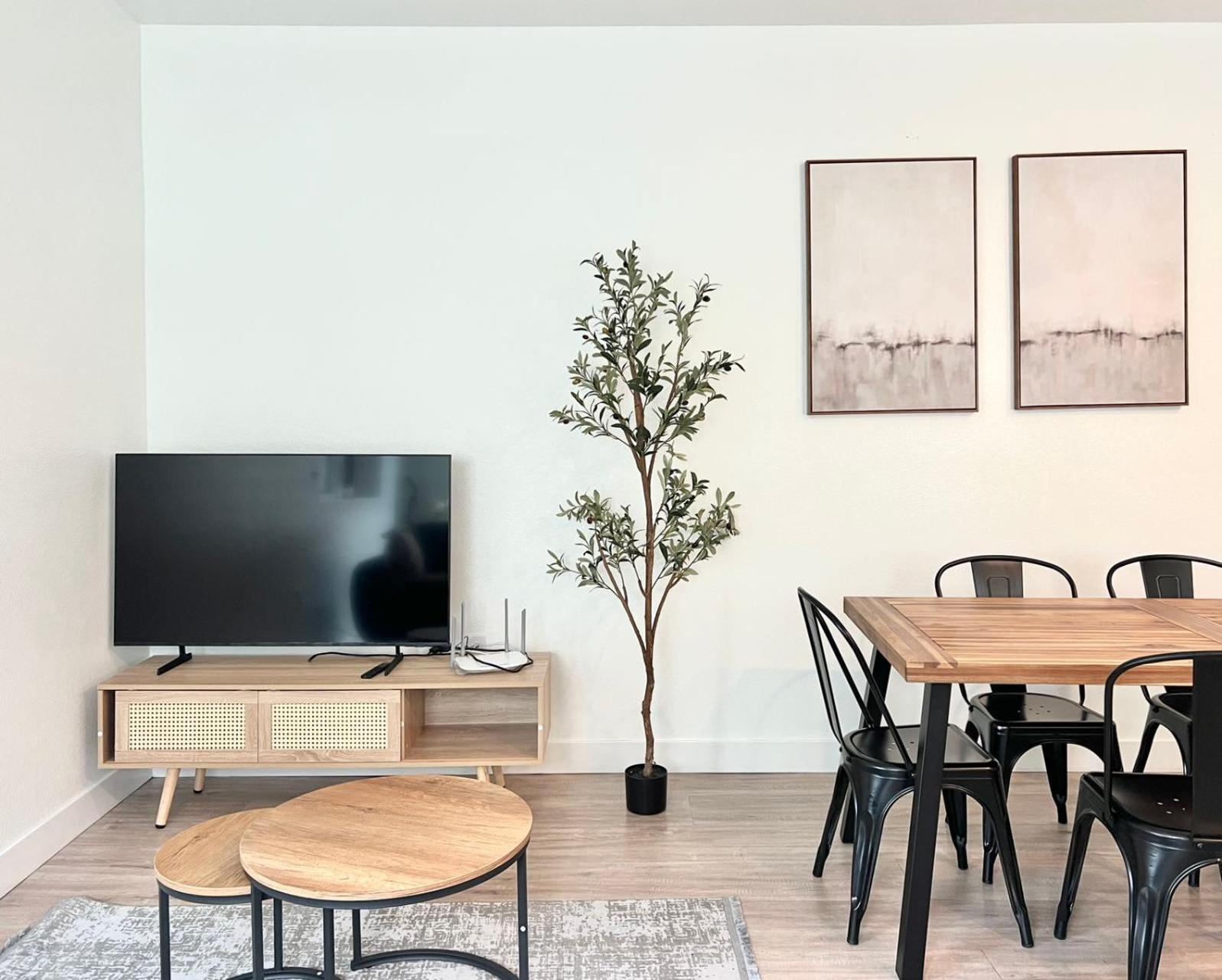 ホテル Chic Urban Retreat In Heart Of La, Steps From Attractions! ロサンゼルス エクステリア 写真